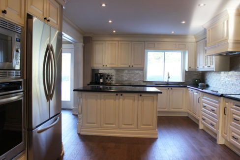  Almond Glazed Classic Kitchen Cabinets