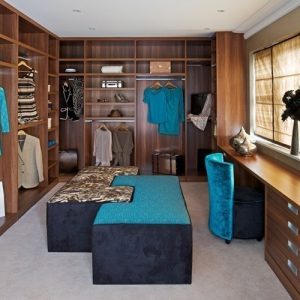 Maximum Space Design For Your Walk In Closet