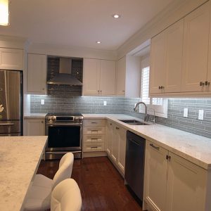   Transitional White Kitchenpainted Mdf Flat Panel Quartz Countertop And Glass Backsplash