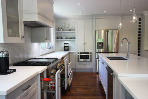 Kitchen renovation in Toronto and GTA. Off white painted kitchen. Built in appliances and Wine rack special design. Two sets of pantry to maximize the storage space in the kitchen. Solid wood dovetail joint drawers. European quiet close hinges. Spice rack pullouts and dovetail Drawers with Soft Close Hinges. Thornhill 2016