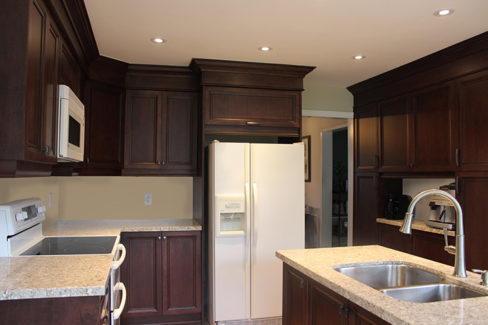  Classic Kitchen Stained Maple Wood With Crown Moulding