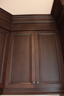 Classic Kitchen With Crown Moulding