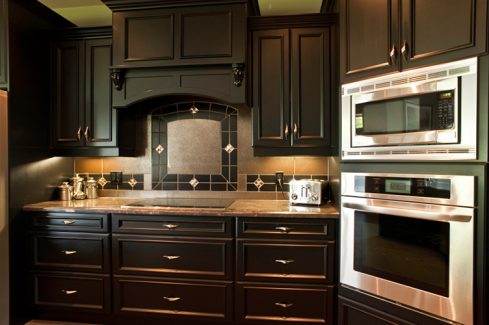  Classic Dark Kitchen Beautiful Mantel Hood