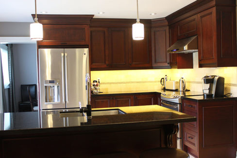  Classic Maple Kitchen Stained Crown Molding Under Cabinet Light And Double Sink On The Island