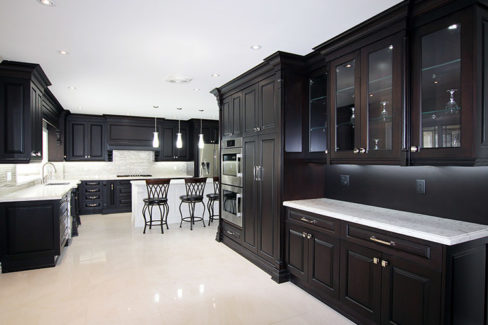  Classic Kitchen Raised Panel White Island Made Of Painted Mdf Quartz Counter Top