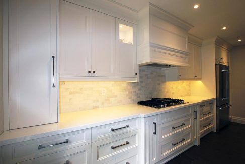 Full kitchen renovation by Joseph Kitchen. Painted off white kitchen. All drawers in base cabinet. Custom designed and built by JK. Thornhill. 2017