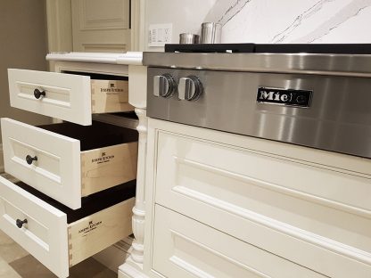 Solid wood dovetail drawers. European quiet close hinges. Pot drawers under the cook top. Luxury posts for a rich looking finishing. Designed and built by Joseph Kitchen. North York 2018