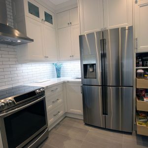 Pull out pantry. Solid wood dovetail joint drawers. European soft close hinges. Richmond Hill 2019