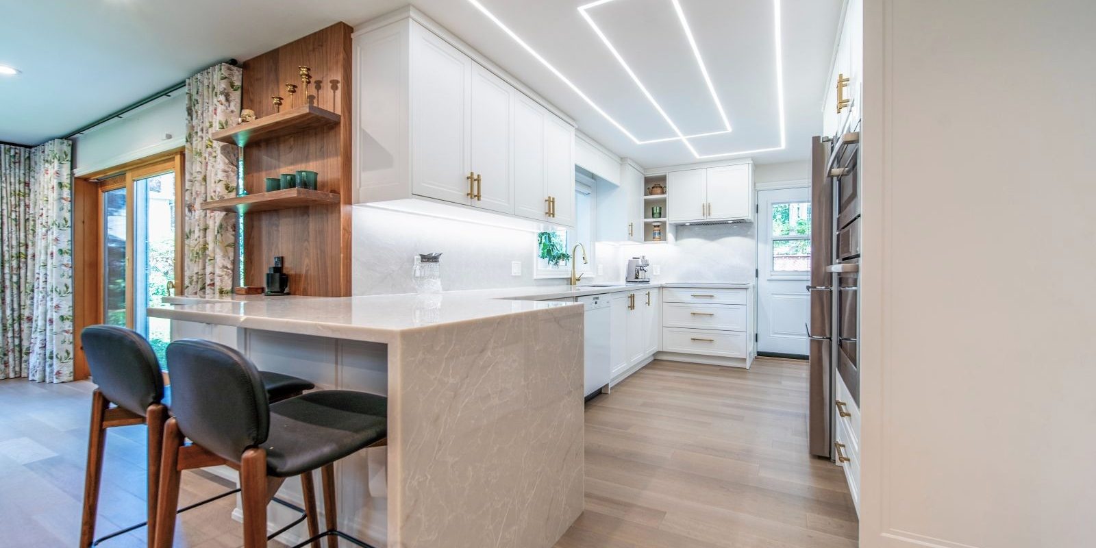 Home renovation kitchen remodeling, floor,cabients,quartz countertop, desing & manufacture by JK Markham Home renovation kitchen remodeling, floor,cabients,quartz countertop, desing & manufacture by JK Markham