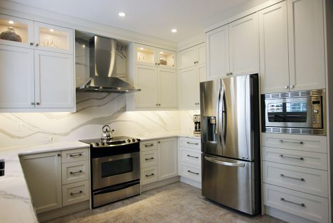Full kitchen make over by Joseph kitchen. Off white painted cabinet doors. Maple wood kitchen cabinet. Built in appliances, Extra drawers in base cabinets. Cambria quartz counter top. Kitchen design and built by Joseph Kitchen. Markham 2018.