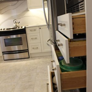 Canadian solid wood, dovetail joint drawers. European quiet close hinges. Heavy duty pull outs for life time. Kitchen design and built by Joseph Kitchen. Markham 2018.