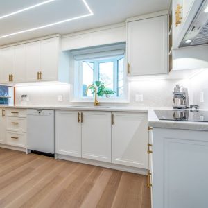 Kitchen remodeling Markham designer and builder JK. Transitional off white kitchen cabinets. Quartz countertop