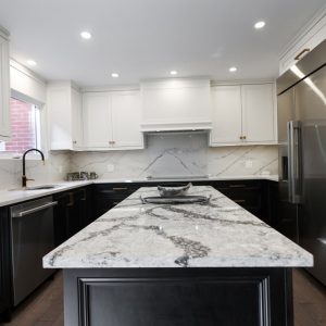 Kitchen remodeling in the GTA. Custom-made two-tone kitchen cabinets with solid wood, painted in off-white and stained in charcoal. Design & Build by JK Markham.