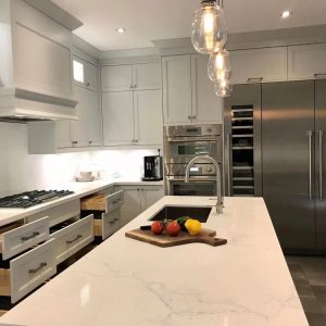 Modern transitional kitchen design Solid wood dovetail joint drawers and pull outs for a more functional kitchen. Automatic close European hardware. By JK