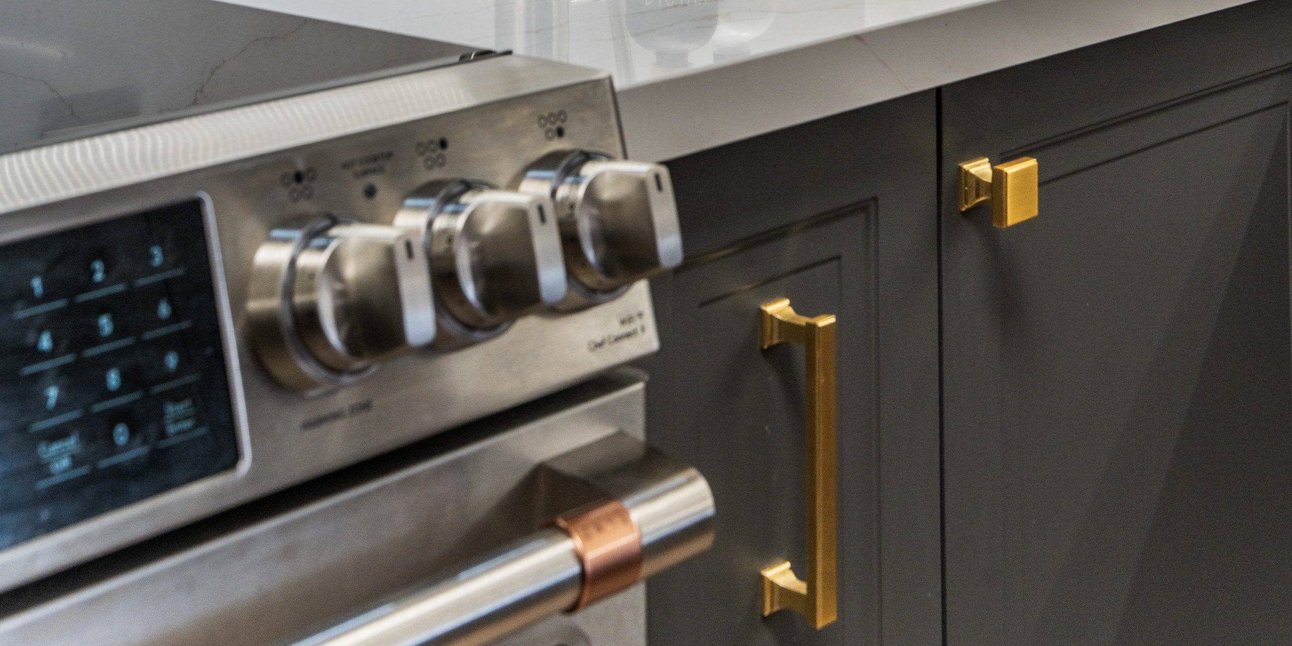 Right knob and handle