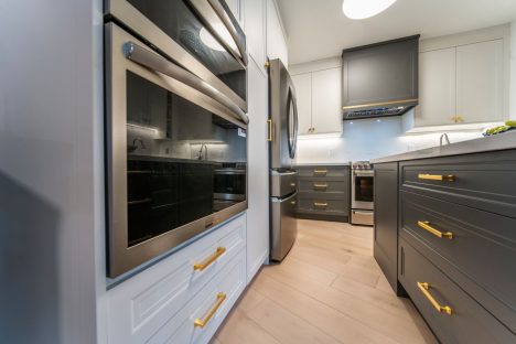 Transitional two tone kitchen cabinets. Painted MDF manufactured by JK . Quartz countertop and backsplash, Thornhill. Kosher kitchen