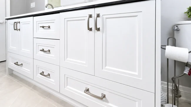 usersFfed afe da afffacdFlibraryFdaf bf ccd cacaaFCustomvs.StockCabinets White bathroom vanity with brushed nickel hardware and black countertop.