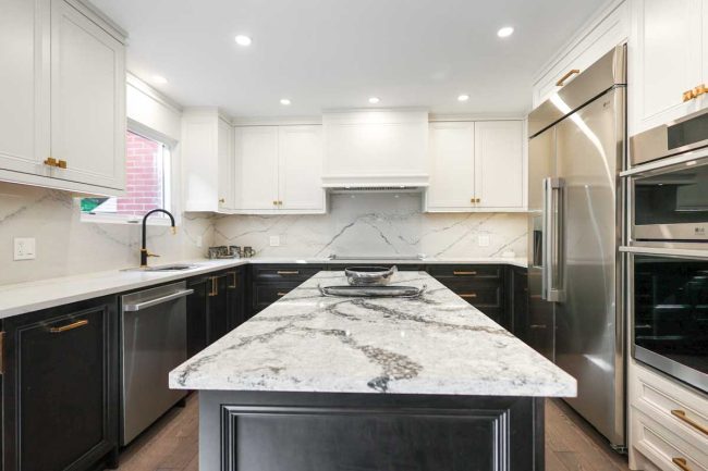 usersFfed afe da afffacdFlibraryFab ae af cfbFtransitional kitchen Modern kitchen with black and white cabinets and granite island.